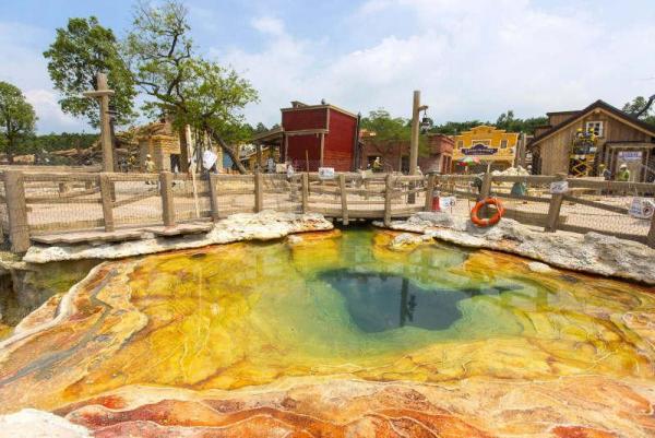 迪士尼灰熊山谷 極速礦車穿梭飛馳